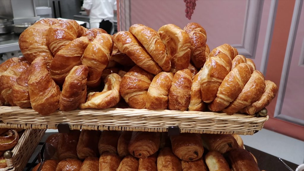 bread and buns Regular Breakfast Disneyland Hotel Paris